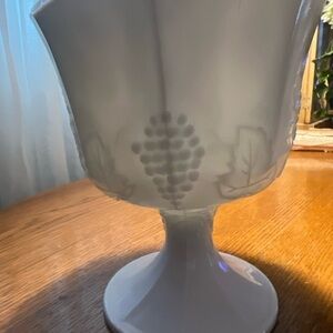 Vintage Indiana Glass Milk Glass Compote Pedestal Bowl Colony Harvest‎ Grape